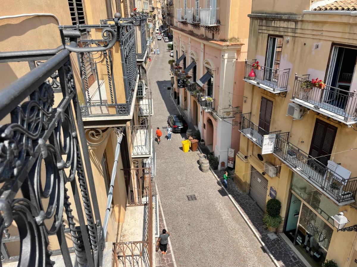2 Apartments - Akragas Home 1 & 2 On Via Atenea City Center With View Agrigento Exteriér fotografie