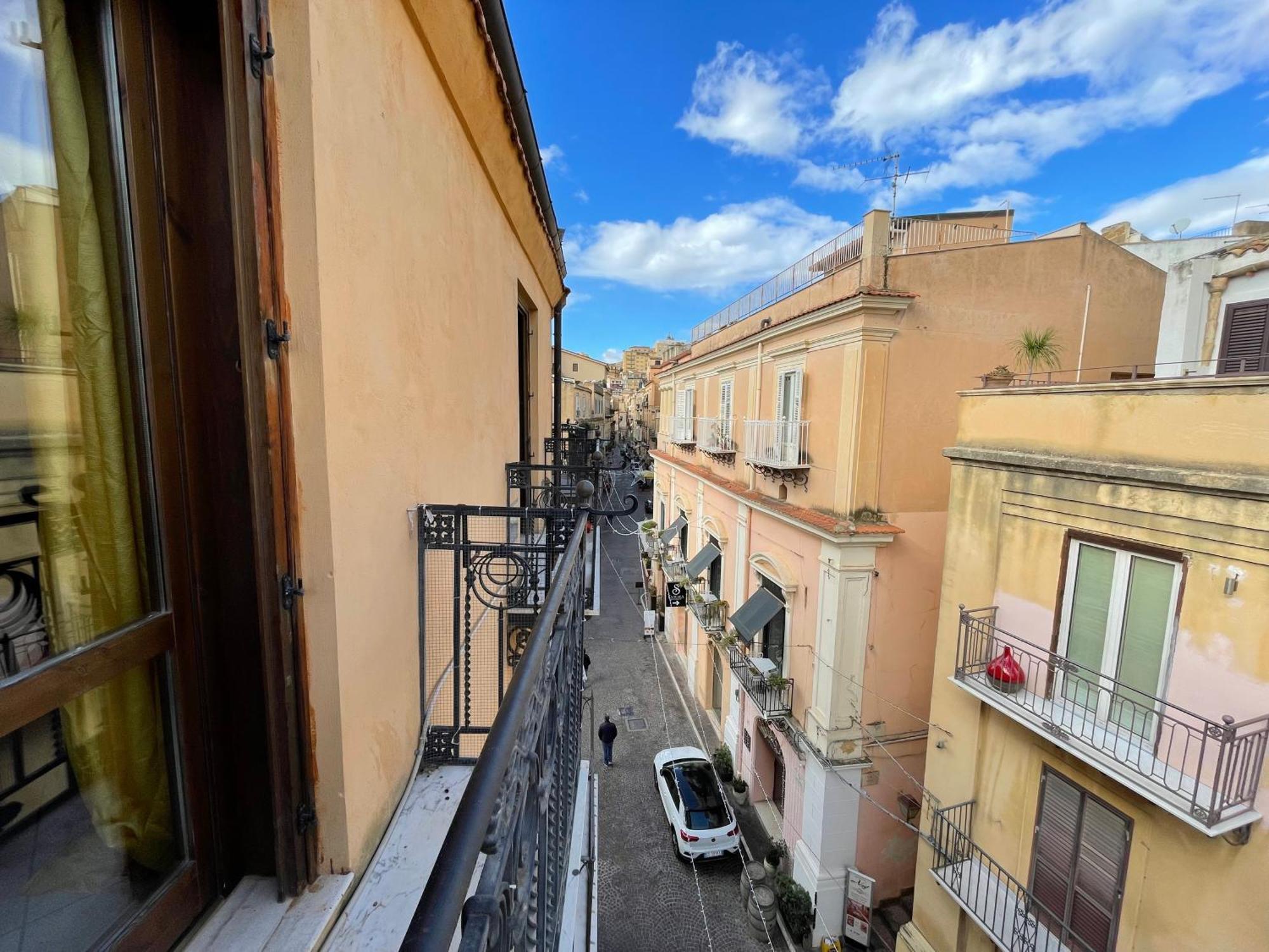 2 Apartments - Akragas Home 1 & 2 On Via Atenea City Center With View Agrigento Exteriér fotografie